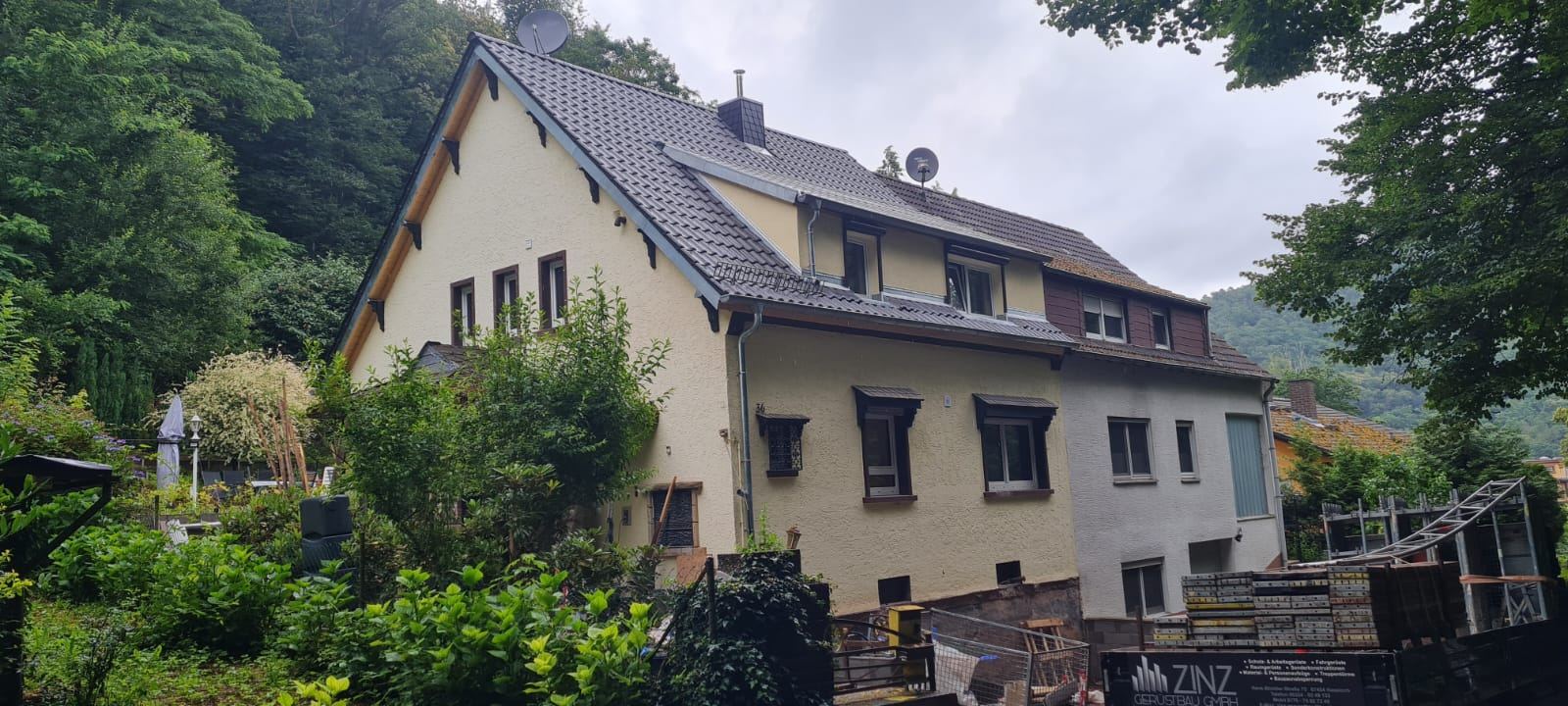 Dacheindeckung an einem Wohnhaus in Neustadt an der Weinstraße