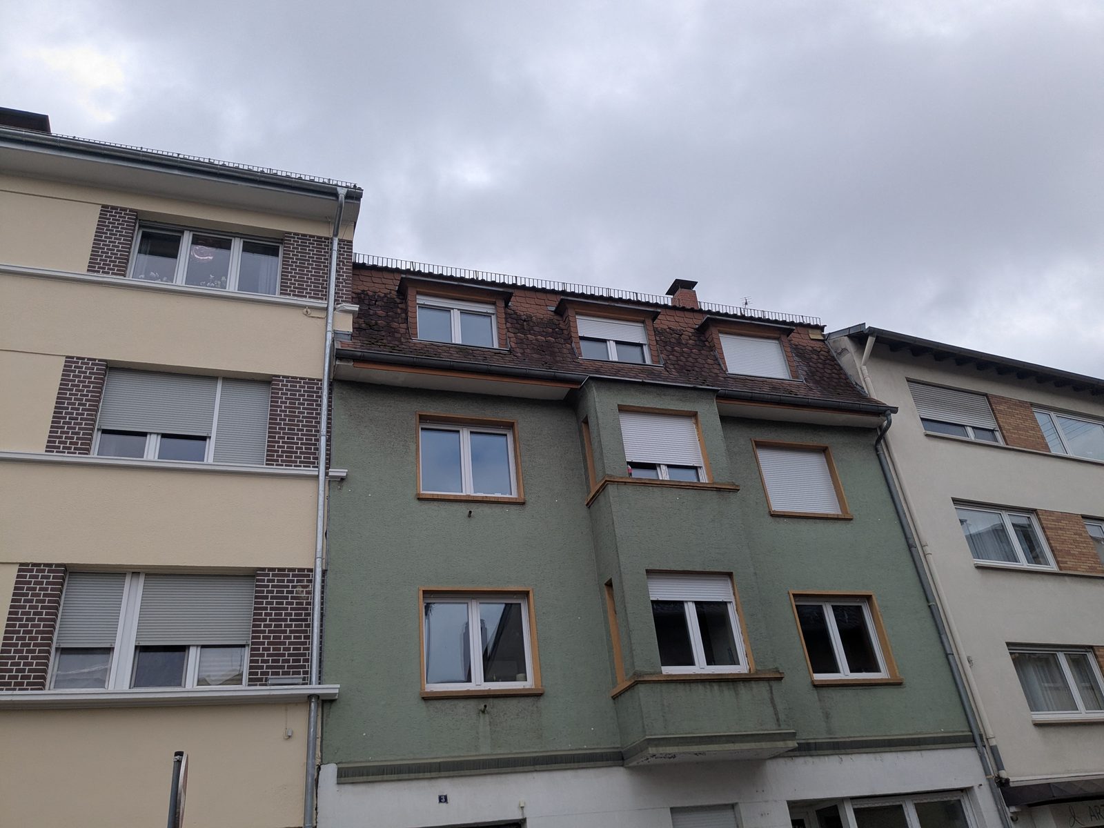 Dach an einem Wohngebäude