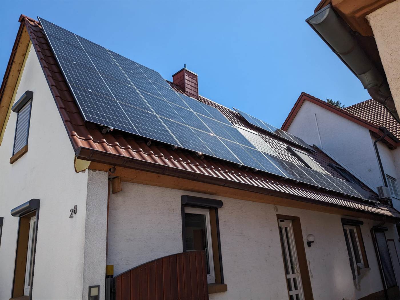 Photovoltaikanlage auf großer Dachfläche